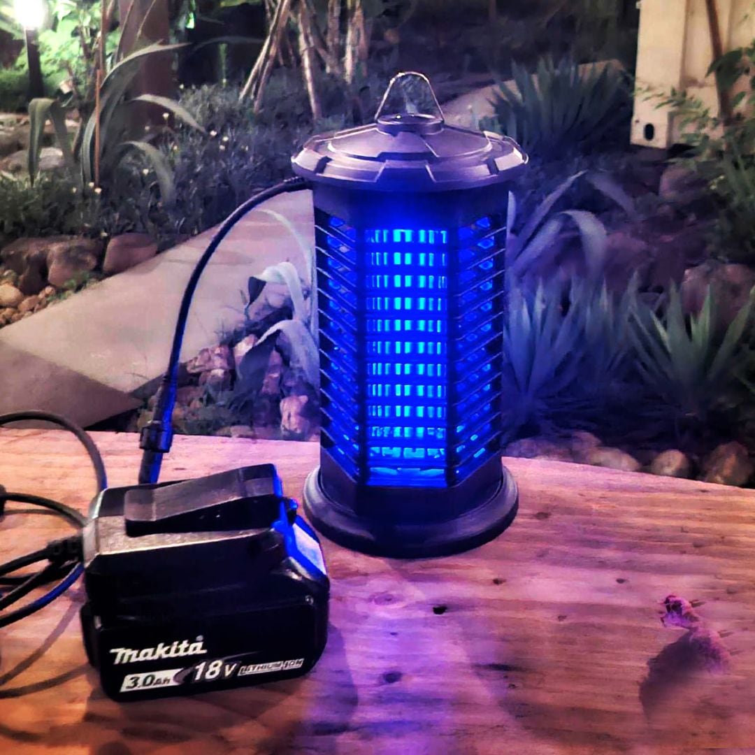 薬剤不要で安心！光で誘引し電撃で駆除せ害虫ゼロへ。｜trap-light01