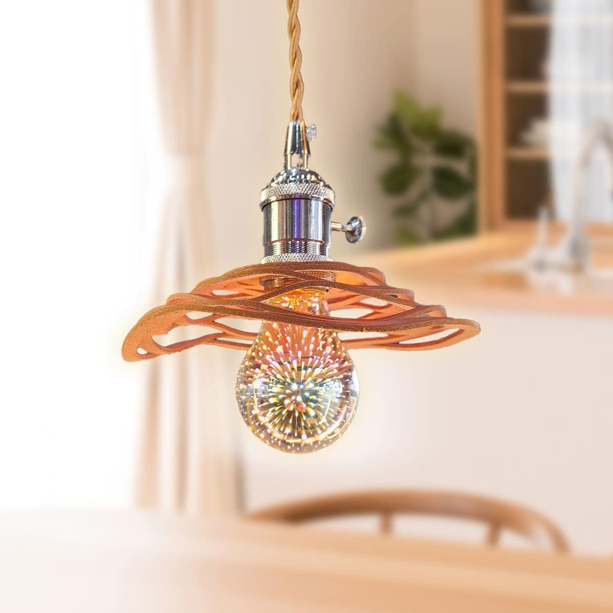 光と影を楽しむ、天然革のシェードが魅力のペンダントライト｜p-leather