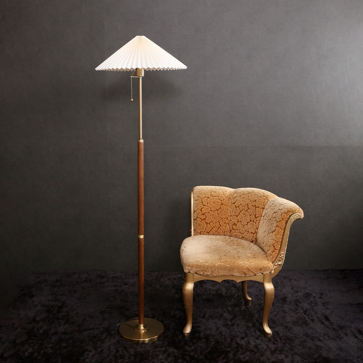 オールドアメリカンな木製スタンドライト｜stand030