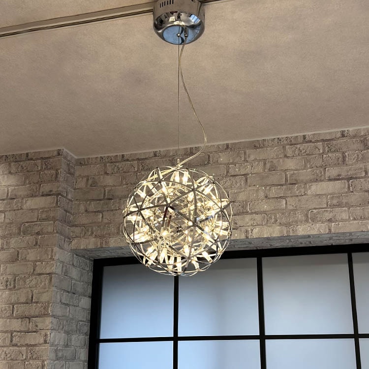 上質な輝きをご自宅にも。高級感漂うホテルライクなシャンデリア｜P035