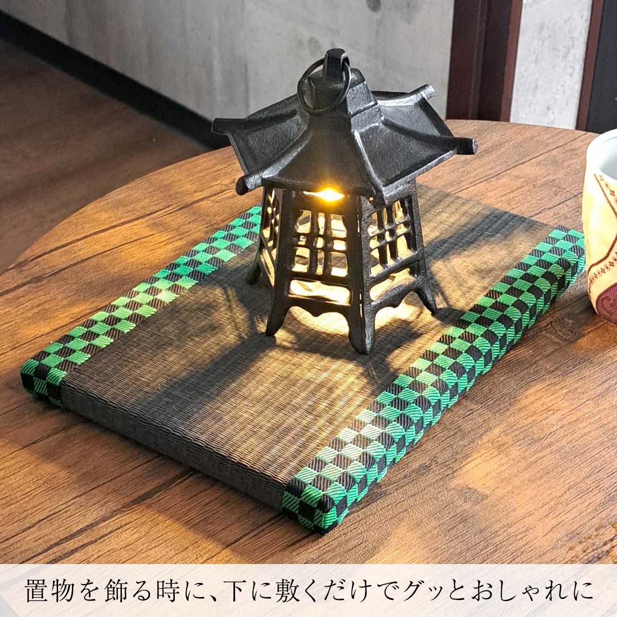 和の趣を感じる置き型照明。畳の上で優しく灯る光が、癒しの空間を演出。｜tatami_01