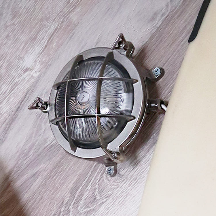 重厚感と選べるカラーで外観を格上げ。欧州直輸入マリンランプ | M-WP003