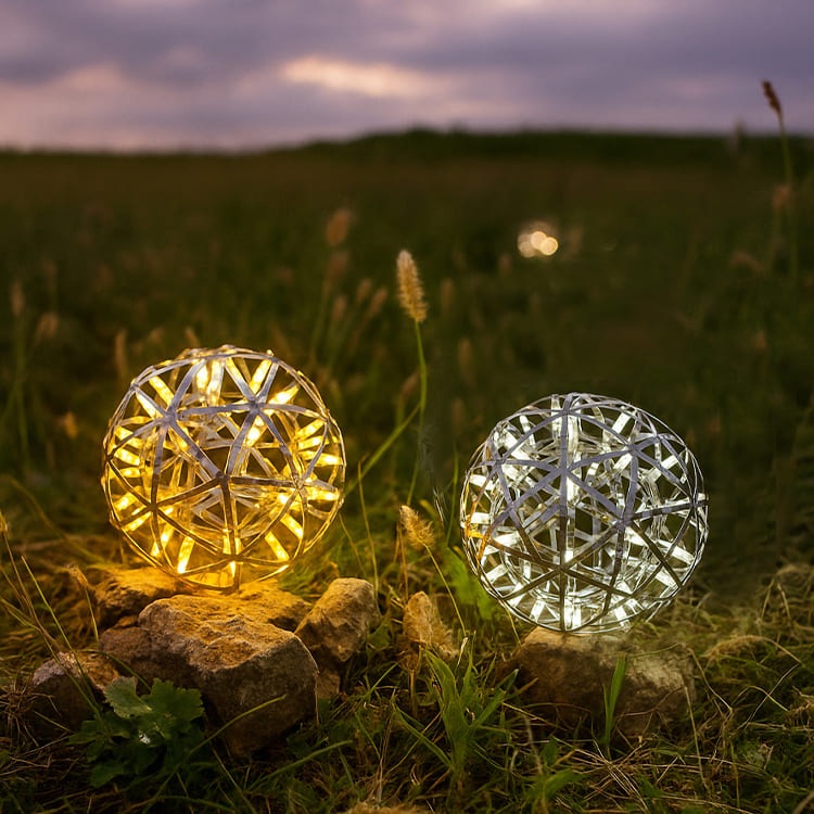 グランピング施設やガーデンにおすすめ！屋外対応の輝くLEDシャンデリア｜WPP035