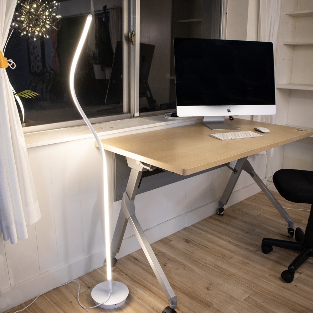 リビングや寝室をおしゃれに照らす、ウェーブデザインのスタンドライト|stand013