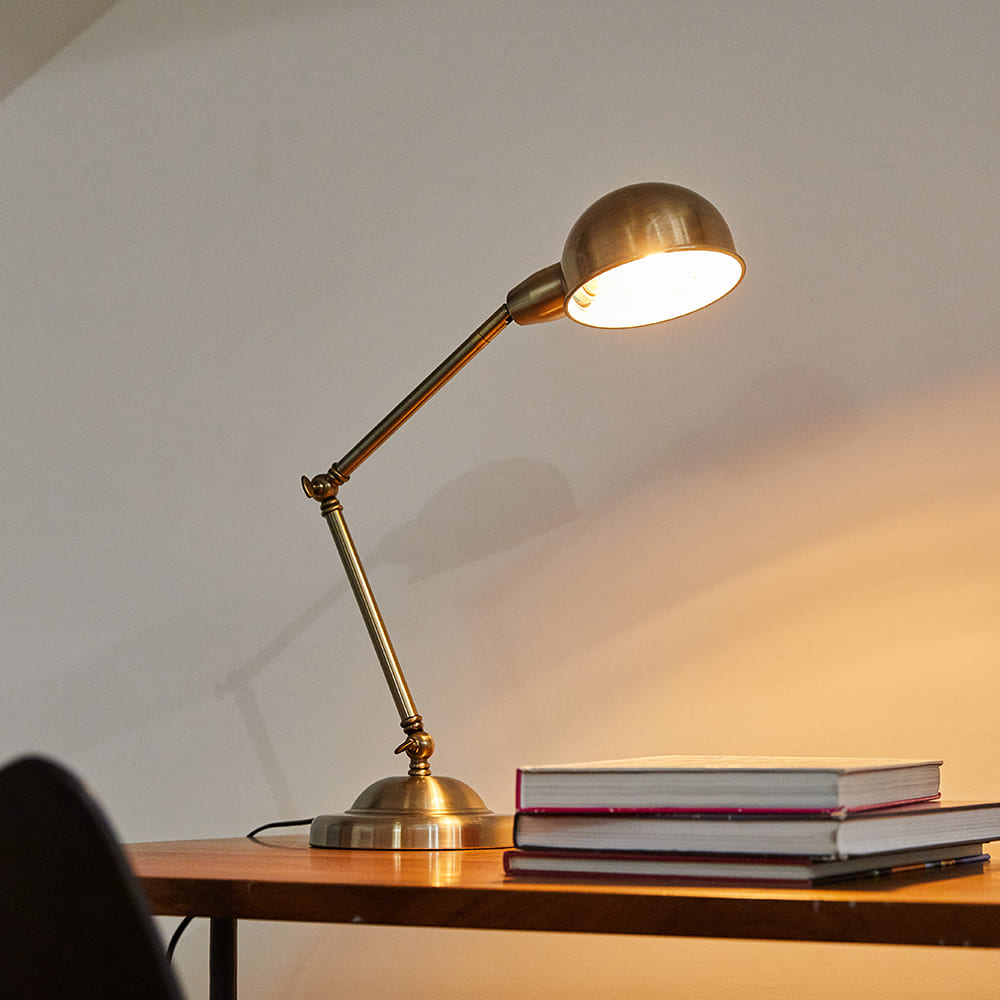 アンティークデザインで上質な空間に！大正ロマンを感じるデスクライト｜S013