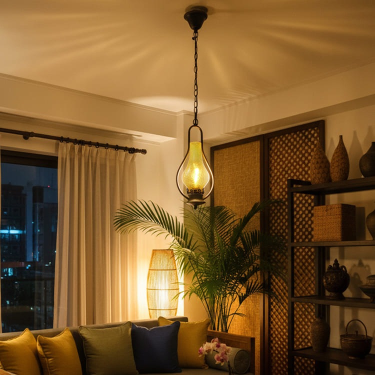 クラッシュガラスが美しく輝く、大正ロマン風のレトロなペンダントライト