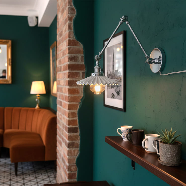 角度を自由に調整できるアンティーク風ブラケットライト