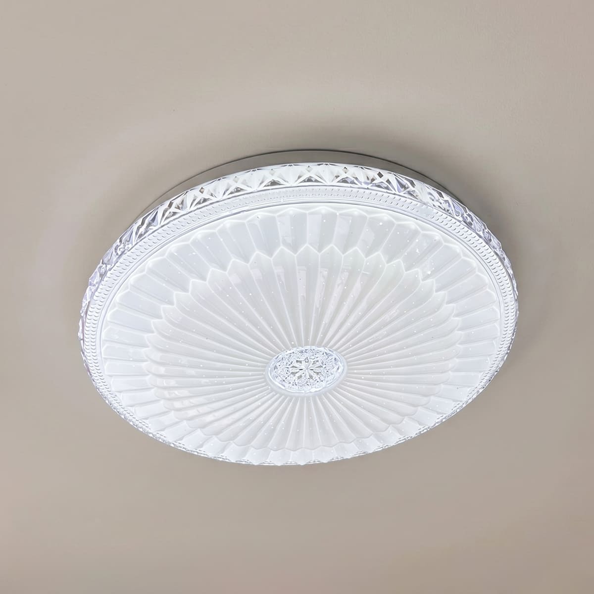 クリスタル風LEDライト。リモコン操作＆簡単設置で上品な空間に｜C021