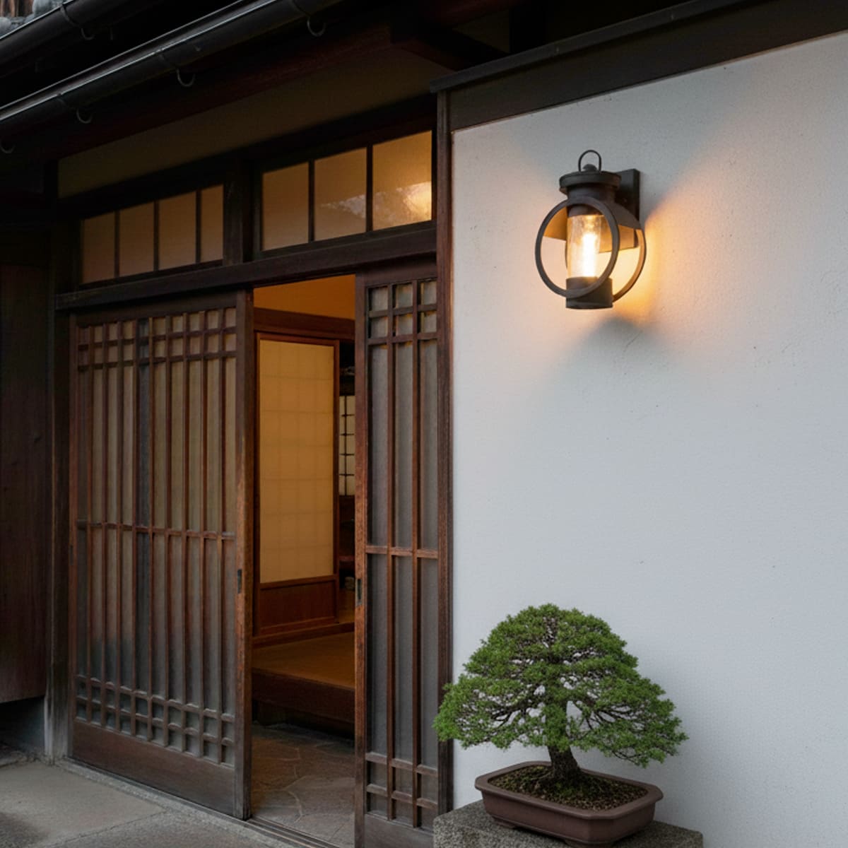 ブラックのシンプルデザイン×丸いフォルムのポーチライト ｜ WP018