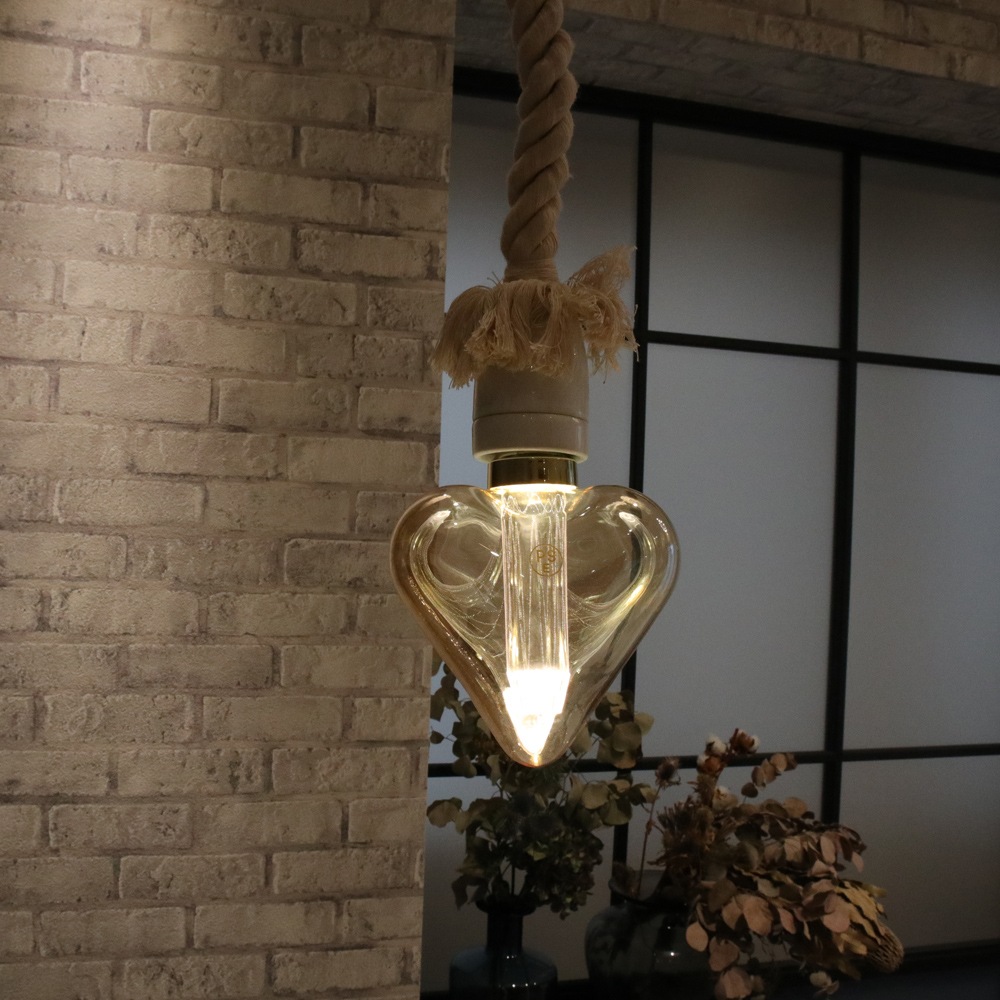 レトロで美しい灯りが魅力的！フィラメント風電球｜bl051