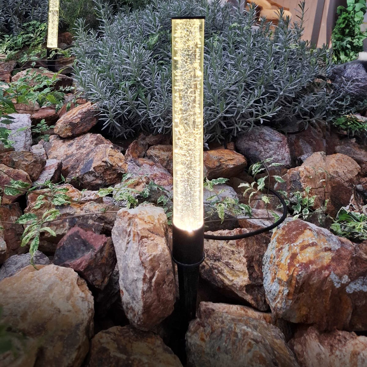 工事不要で手軽に設置！高級感あるクラッシュガラスのLEDガーデンライト