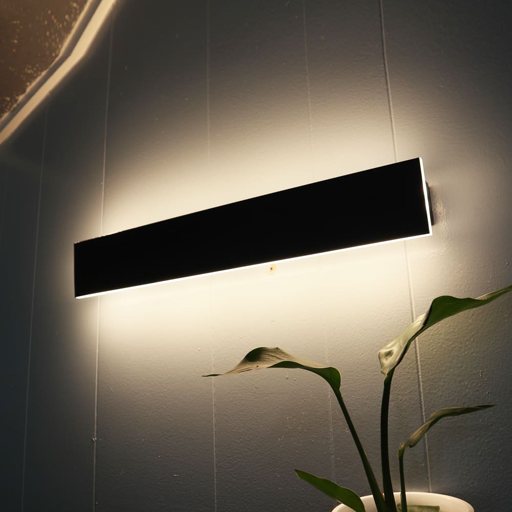 シンプルでスタイリッシュな50cmの防雨ポーチライト ｜ WP020-S (50cm)