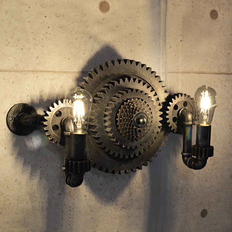 ギアが主役のヴィンテージウォールライト。重厚感のある歯車デザイン。 ｜ WH001