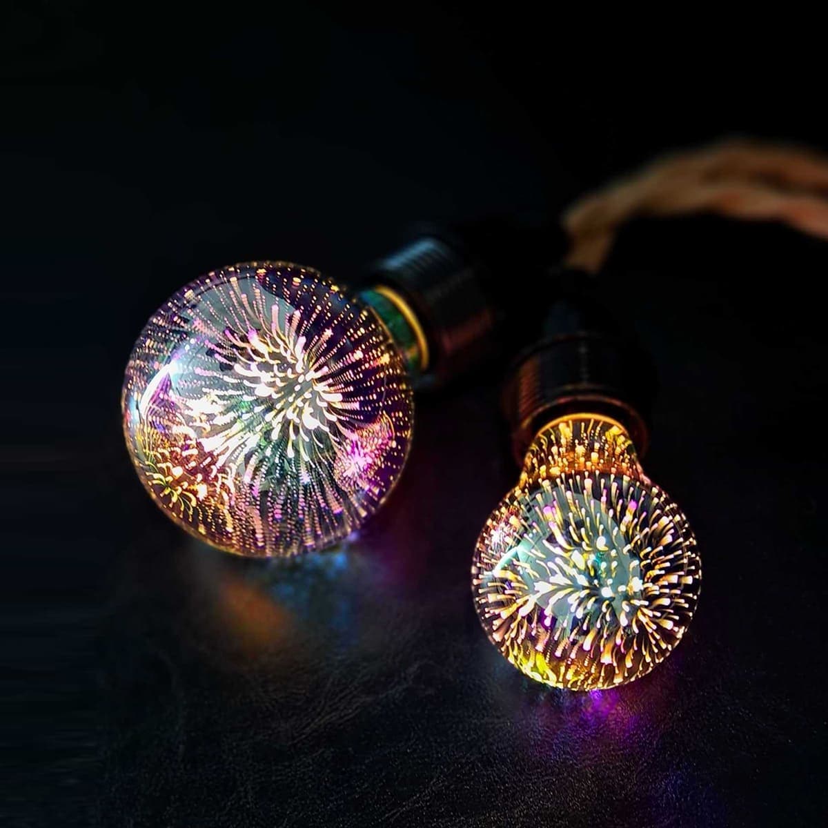 消灯時も美しく、点灯時は花火のような光が広がる特別なLED電球です。｜bl055