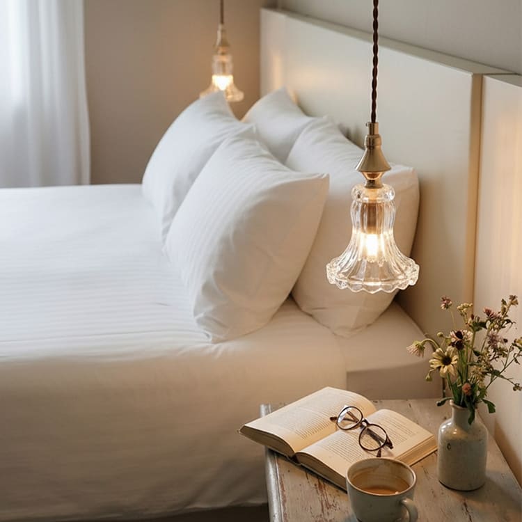 キッチンやダイニングに！小さなドレスを思わせるガラスペンダントライト｜P082