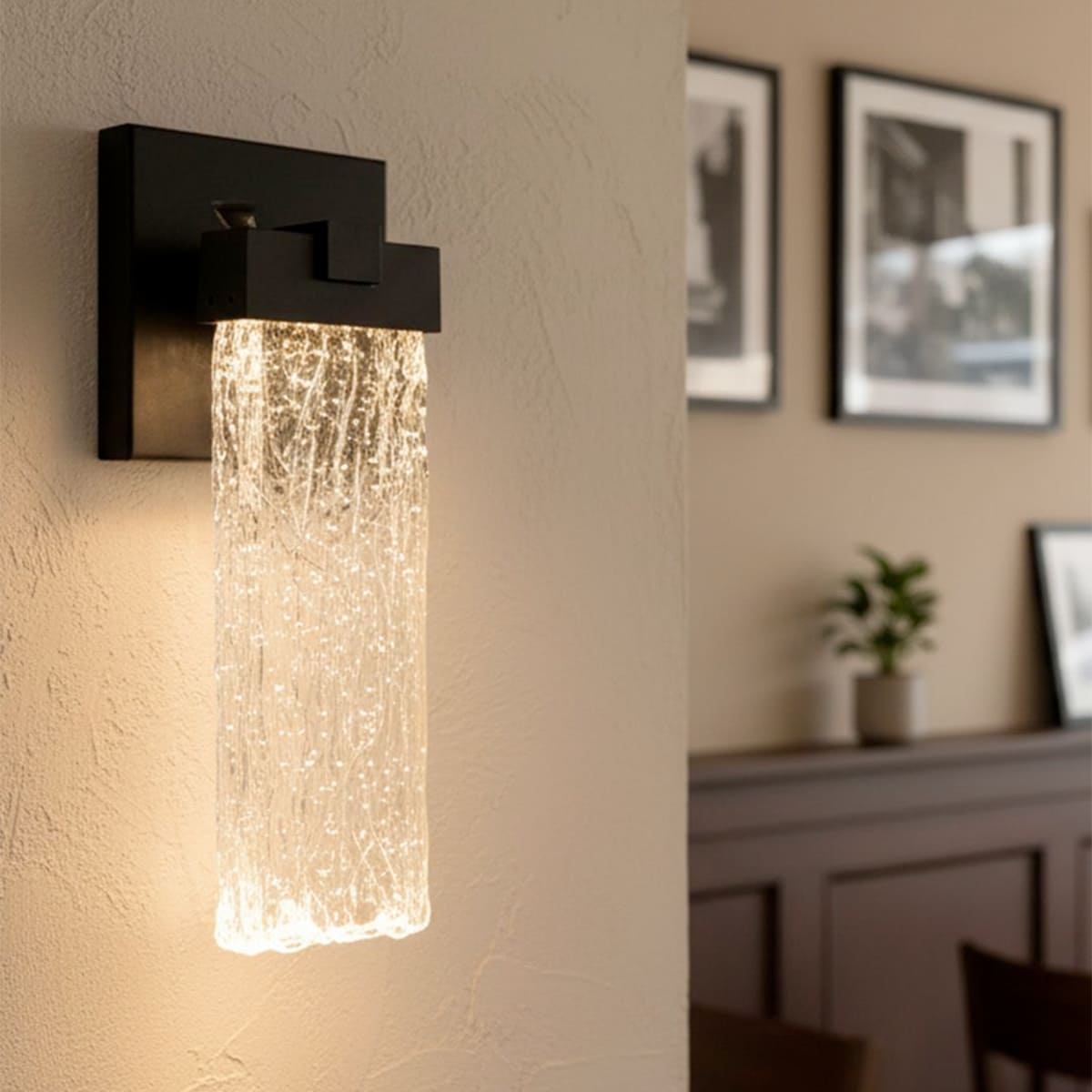玄関に高級感あふれる灯りを。光の滝が流れるLED屋外照明