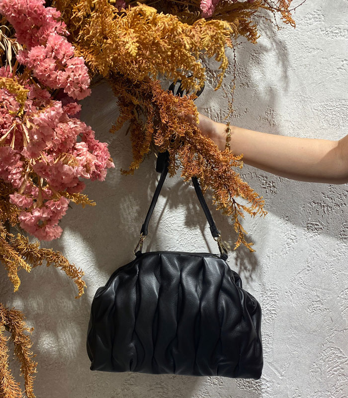 SALE】【andrea Cardone】ウェーブタッククラッチショルダー