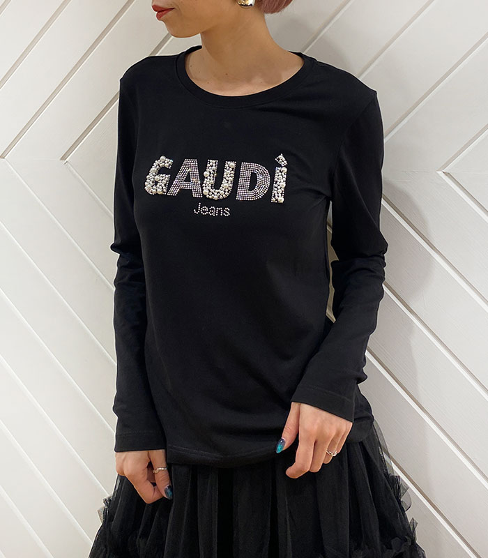 店内商品がすべてレジにて半額！！ GAUDi】パール×ビジューロゴロングTシャツ☆IT421BD64035 トップス