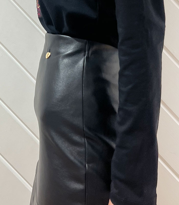 【SALE】【Rinascimento】エコレザータイトスカート●RIN115104