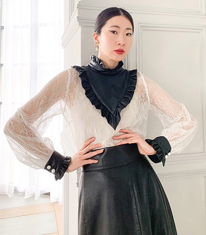 【SALE】【Adonisis】ECOレザーVヨーク＆カフスレースブラウス●S23311