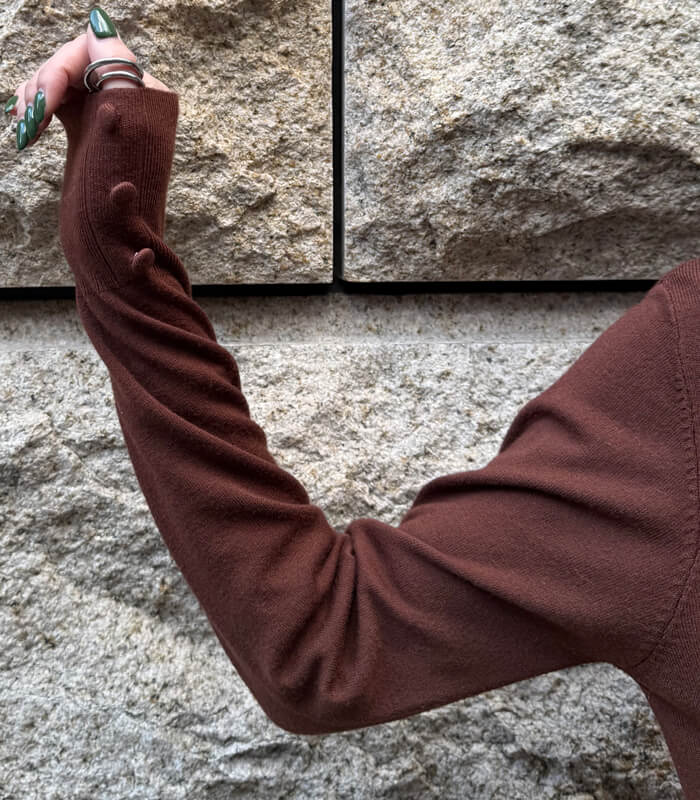 【Rinascimento】袖装飾ボタン付きタートルネックニット★ITRIN12026