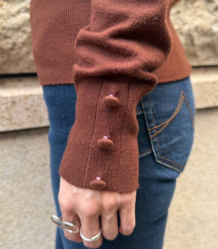 【Rinascimento】袖装飾ボタン付きタートルネックニット★ITRIN12026