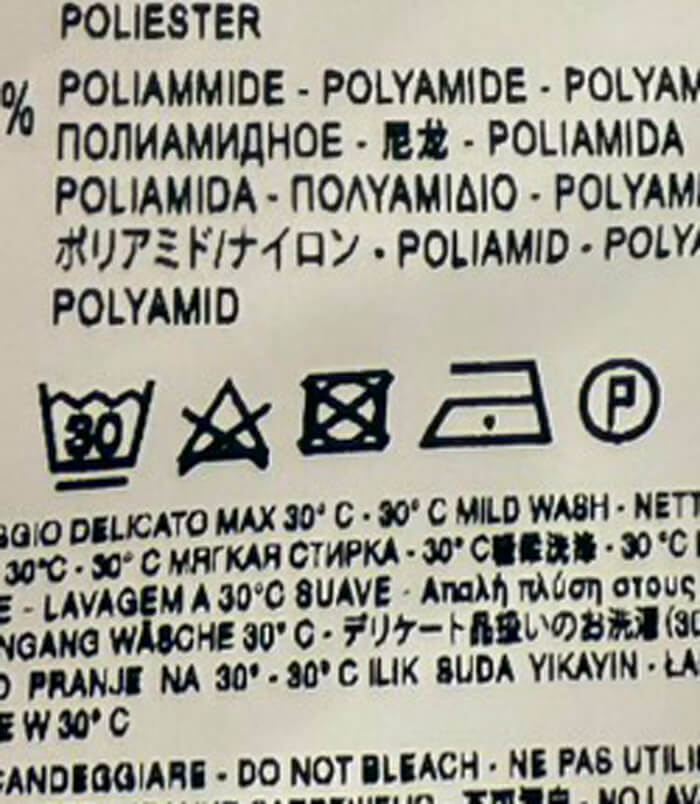 【Rinascimento】袖装飾ボタン付きタートルネックニット★ITRIN12026