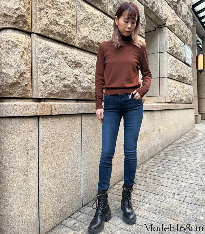 【Rinascimento】袖装飾ボタン付きタートルネックニット★ITRIN12026