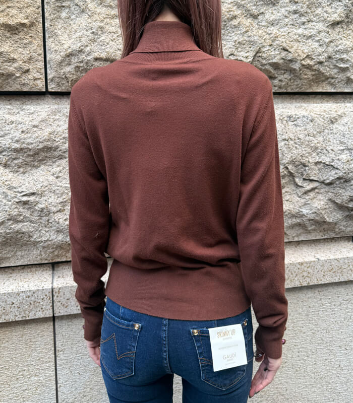 【Rinascimento】袖装飾ボタン付きタートルネックニット★ITRIN12026