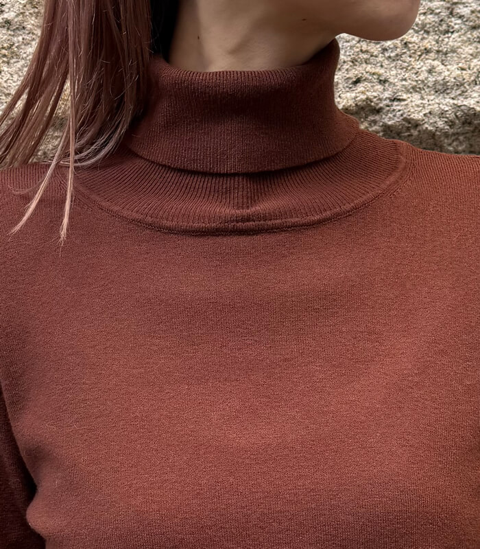 【Rinascimento】袖装飾ボタン付きタートルネックニット★ITRIN12026