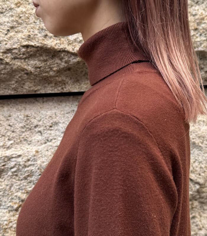 【Rinascimento】袖装飾ボタン付きタートルネックニット★ITRIN12026