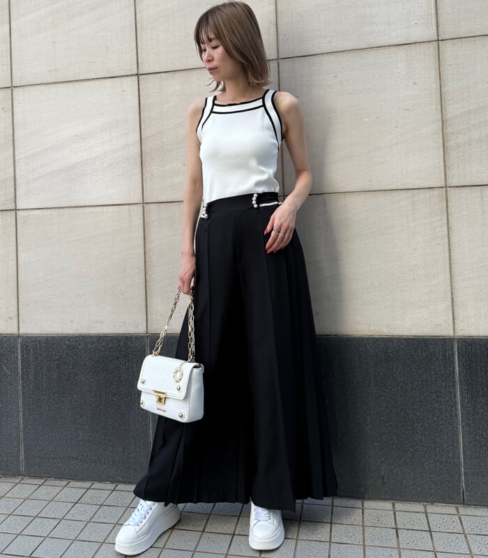 SALE】【GAUDi】バイカラースクエアネックノースリーブニット