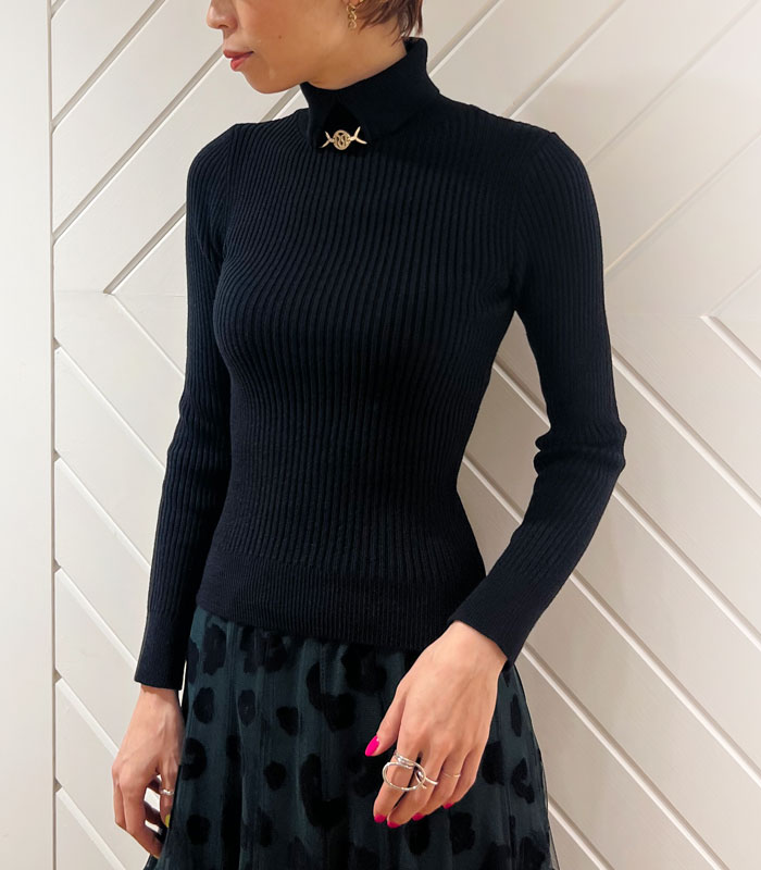 【SALE】【Rinascimento】ロゴチャーム装飾タートルニット●RIN11291