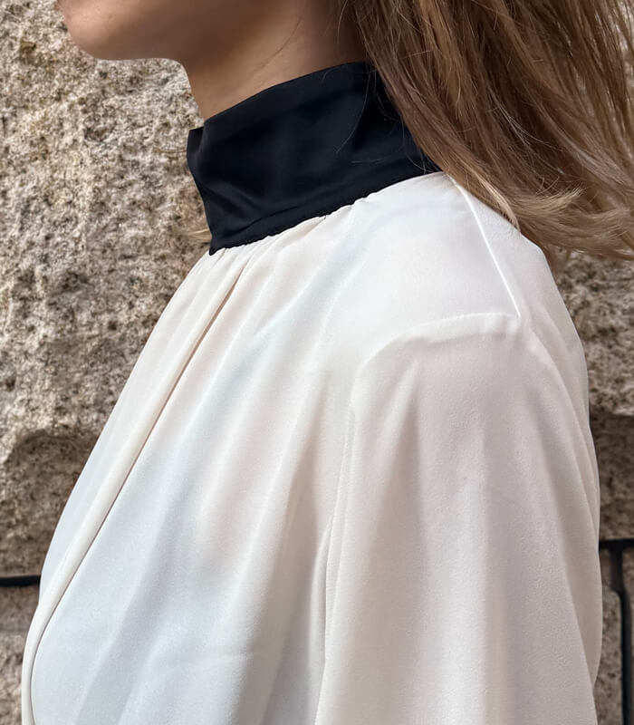 【GAUDI】ベルトポイントボトルネックブラウス★IT521FD45031