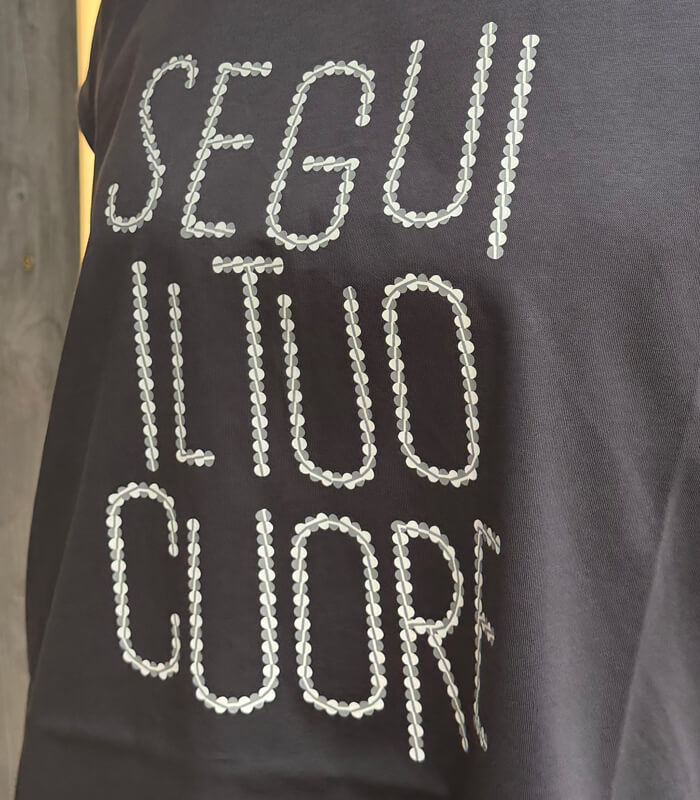 【SALE】【LUGIVA】後ろファスナーロゴTシャツ■☆IT202676