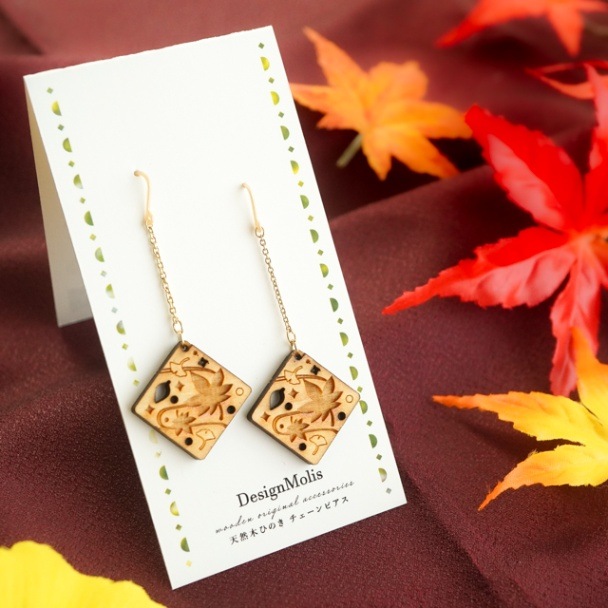 両面彫刻】ゆらりイヤリング・ピアス 秋風 | すべての商品 | 木のお店