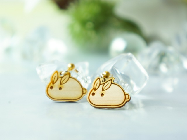 ゆらりイヤリング・ピアス 冬の雪うさぎ | 木製オリジナル商品,木製