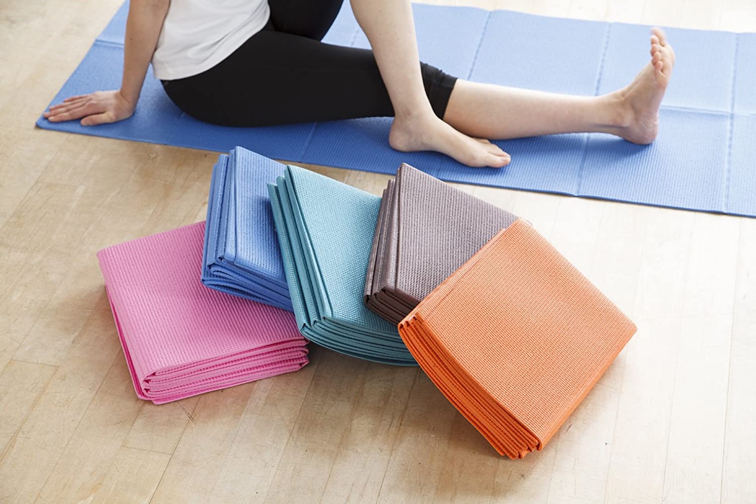 気軽にトレーニング♪ちょうどよい厚さ。tone たためるヨガマット