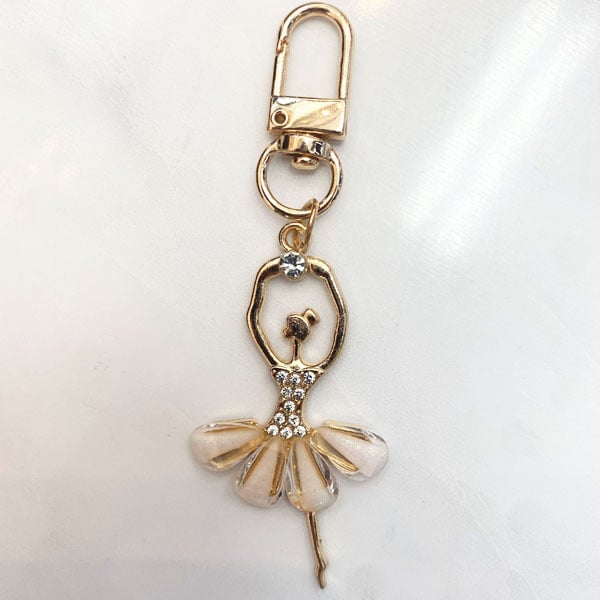 シルエットがかわいい♪バレリーナ・ゴールドキーチャーム