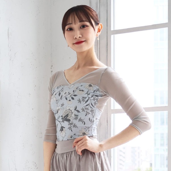 【dawさま専用】サラカラプリント・スクエアネック半袖レオトップ　花柄 dawさま専用】サラカラプリント・スクエアネック半袖レオトップ