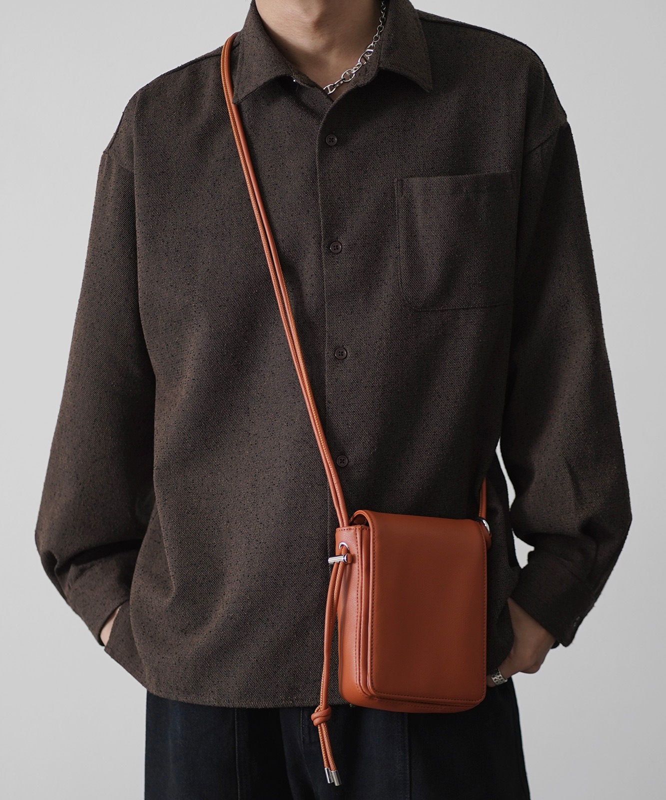 【 DEVICE × こーせコラボ 】Rename ミニスクエアショルダーバッグ メンズ レディース ユニセックス｜合皮 フェイクレザー 斜めがけ 小さめ 軽量 おしゃれ トレンドバッグ ミニショルダー