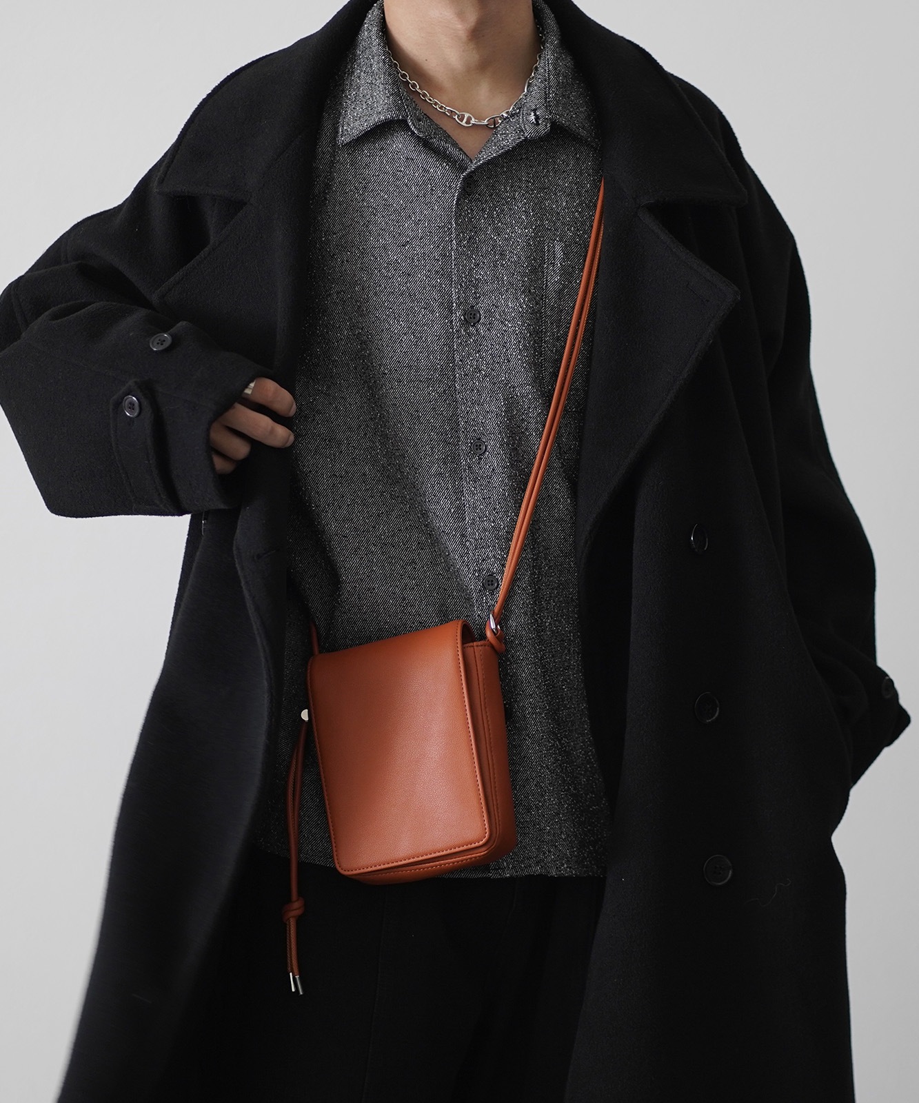 【 DEVICE × こーせコラボ 】Rename ミニスクエアショルダーバッグ メンズ レディース ユニセックス｜合皮 フェイクレザー 斜めがけ 小さめ 軽量 おしゃれ トレンドバッグ ミニショルダー