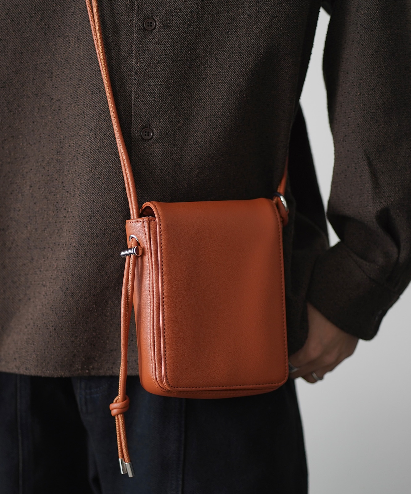 【 DEVICE × こーせコラボ 】Rename ミニスクエアショルダーバッグ メンズ レディース ユニセックス｜合皮 フェイクレザー 斜めがけ 小さめ 軽量 おしゃれ トレンドバッグ ミニショルダー