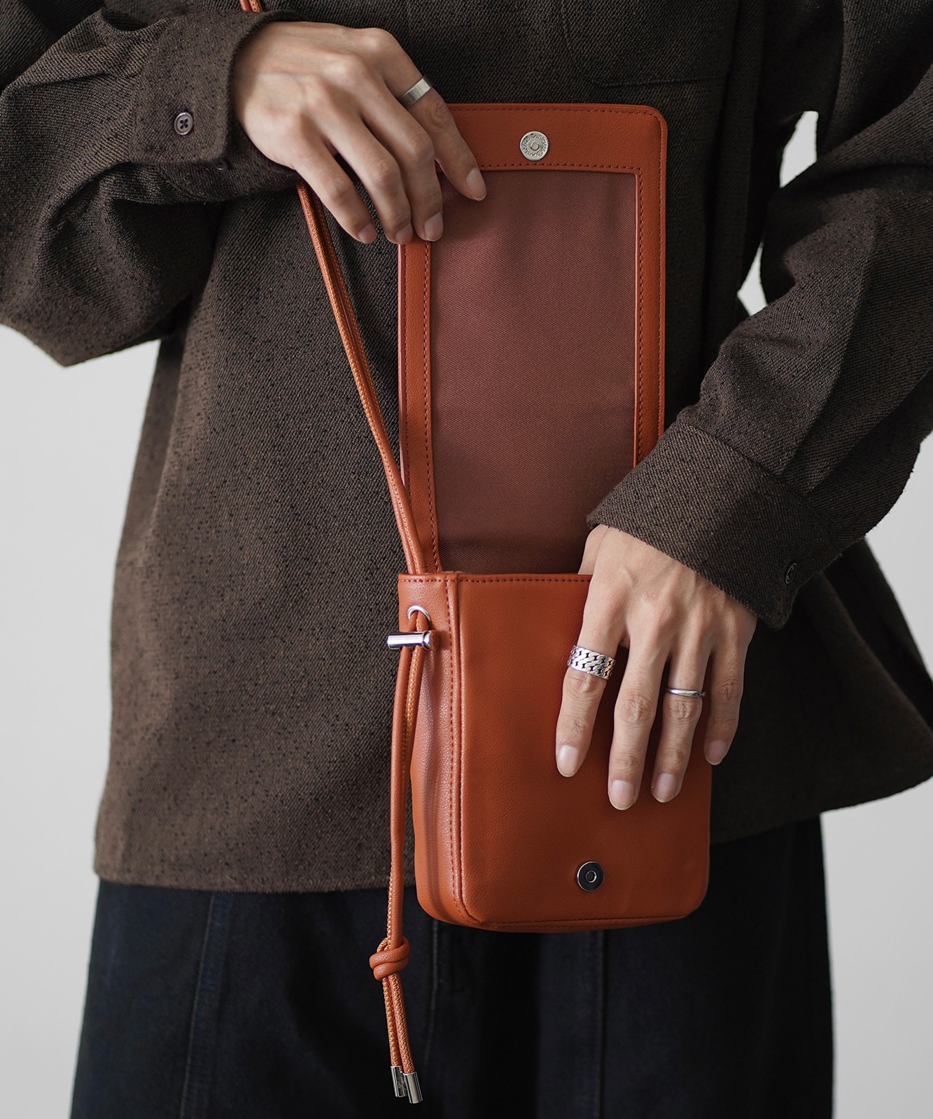 【 DEVICE × こーせコラボ 】Rename ミニスクエアショルダーバッグ メンズ レディース ユニセックス｜合皮 フェイクレザー 斜めがけ 小さめ 軽量 おしゃれ トレンドバッグ ミニショルダー