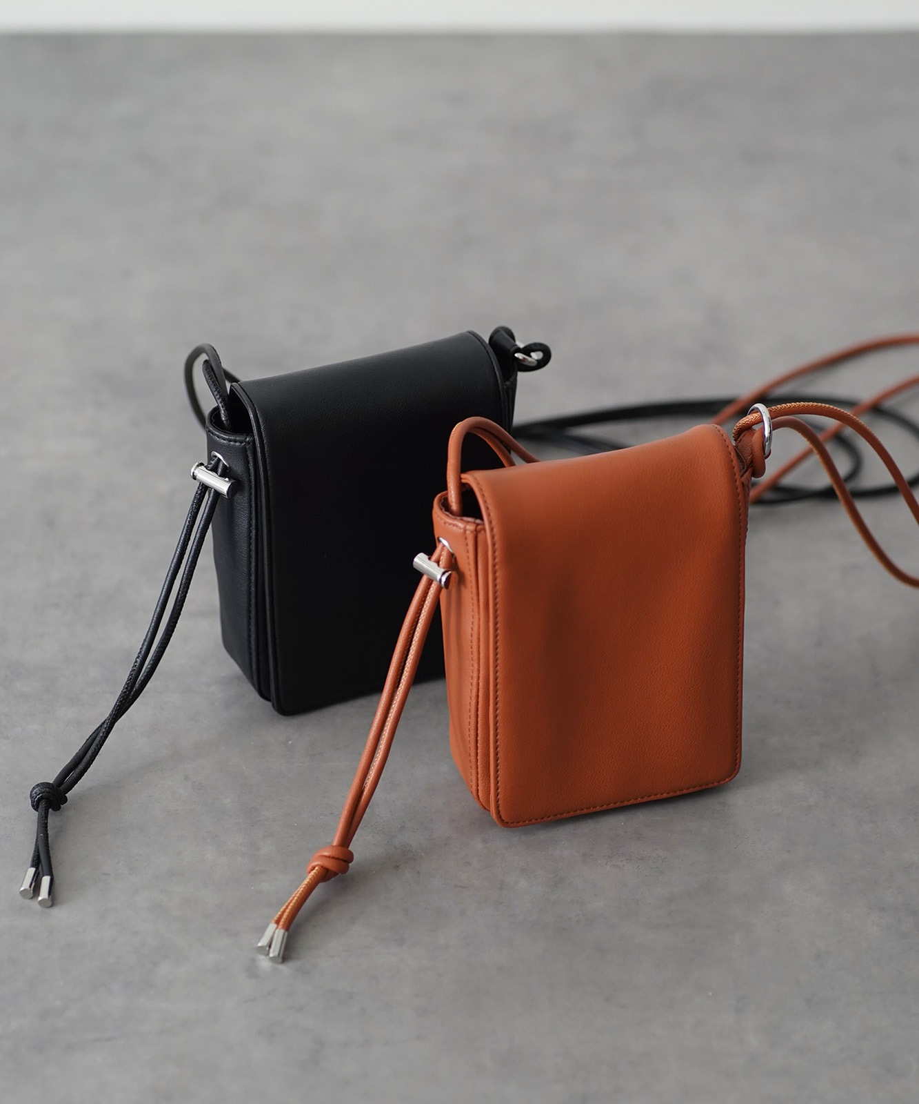 【 DEVICE × こーせコラボ 】Rename ミニスクエアショルダーバッグ メンズ レディース ユニセックス｜合皮 フェイクレザー 斜めがけ 小さめ 軽量 おしゃれ トレンドバッグ ミニショルダー