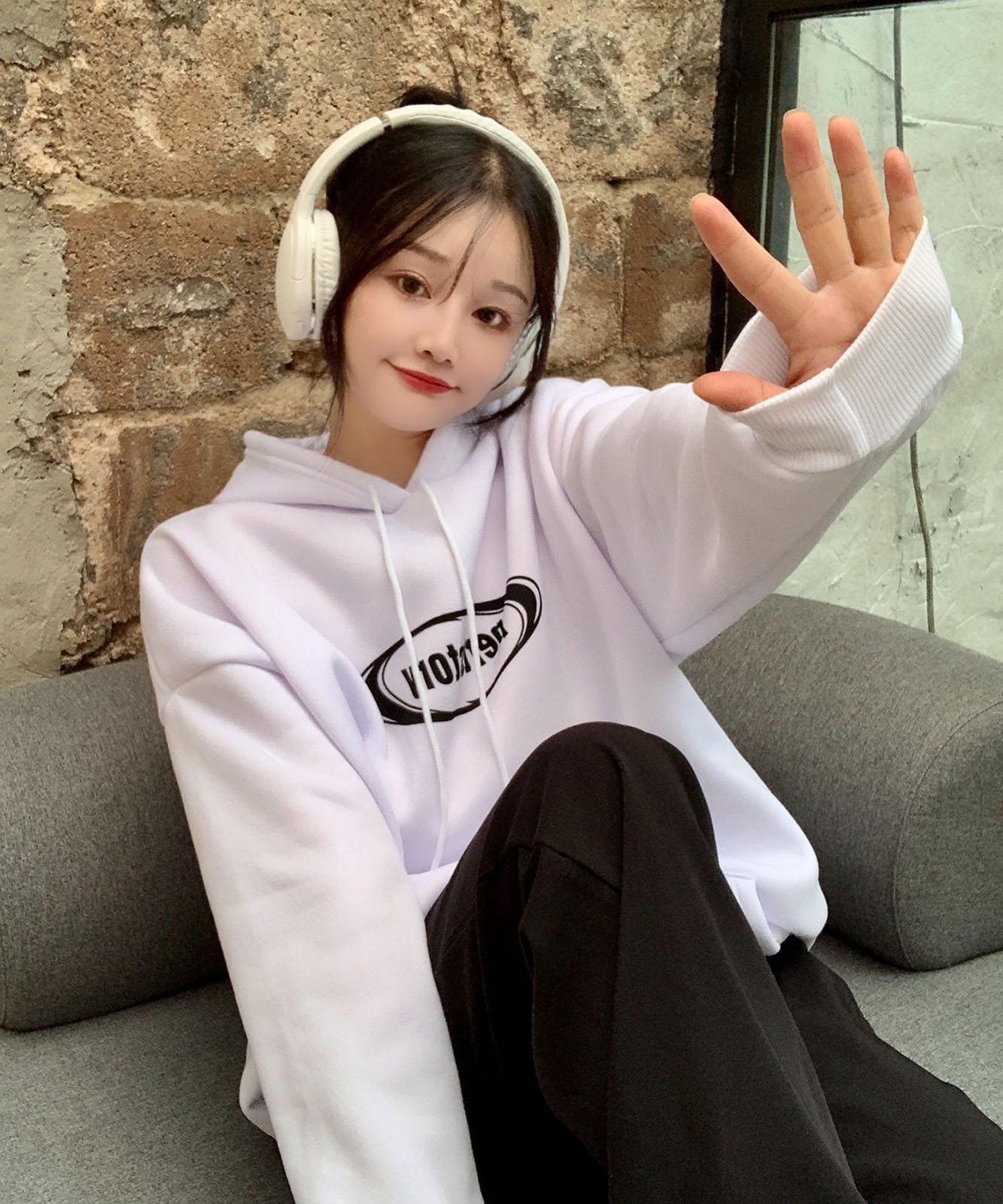 男女　パーカー(本日消去します ○今昔 KJ-29157 -64 こんじゃく『タヌキ、 狐に化ける』総刺繍