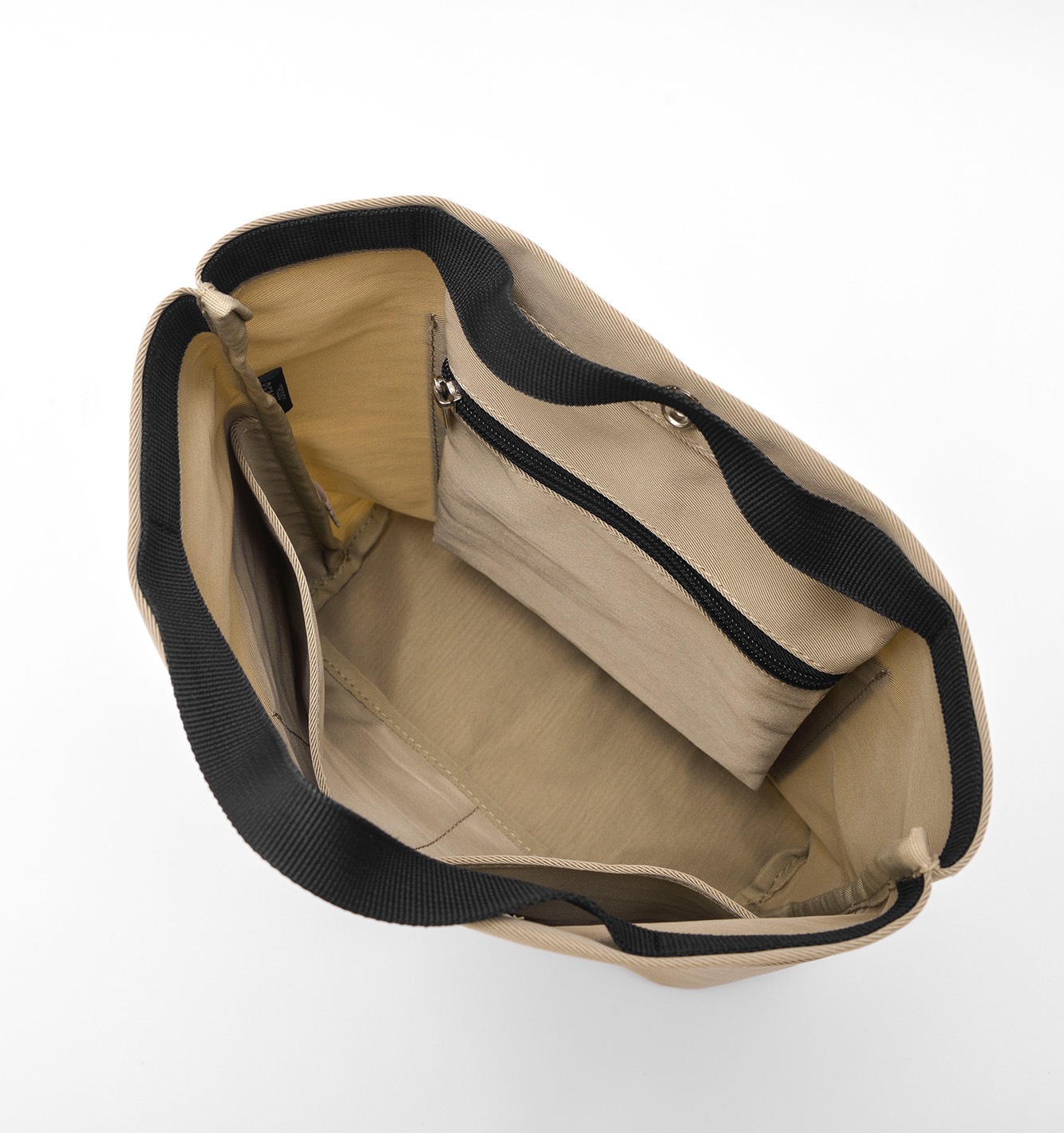 Rename ナイロン ポートレート バックインバッグ