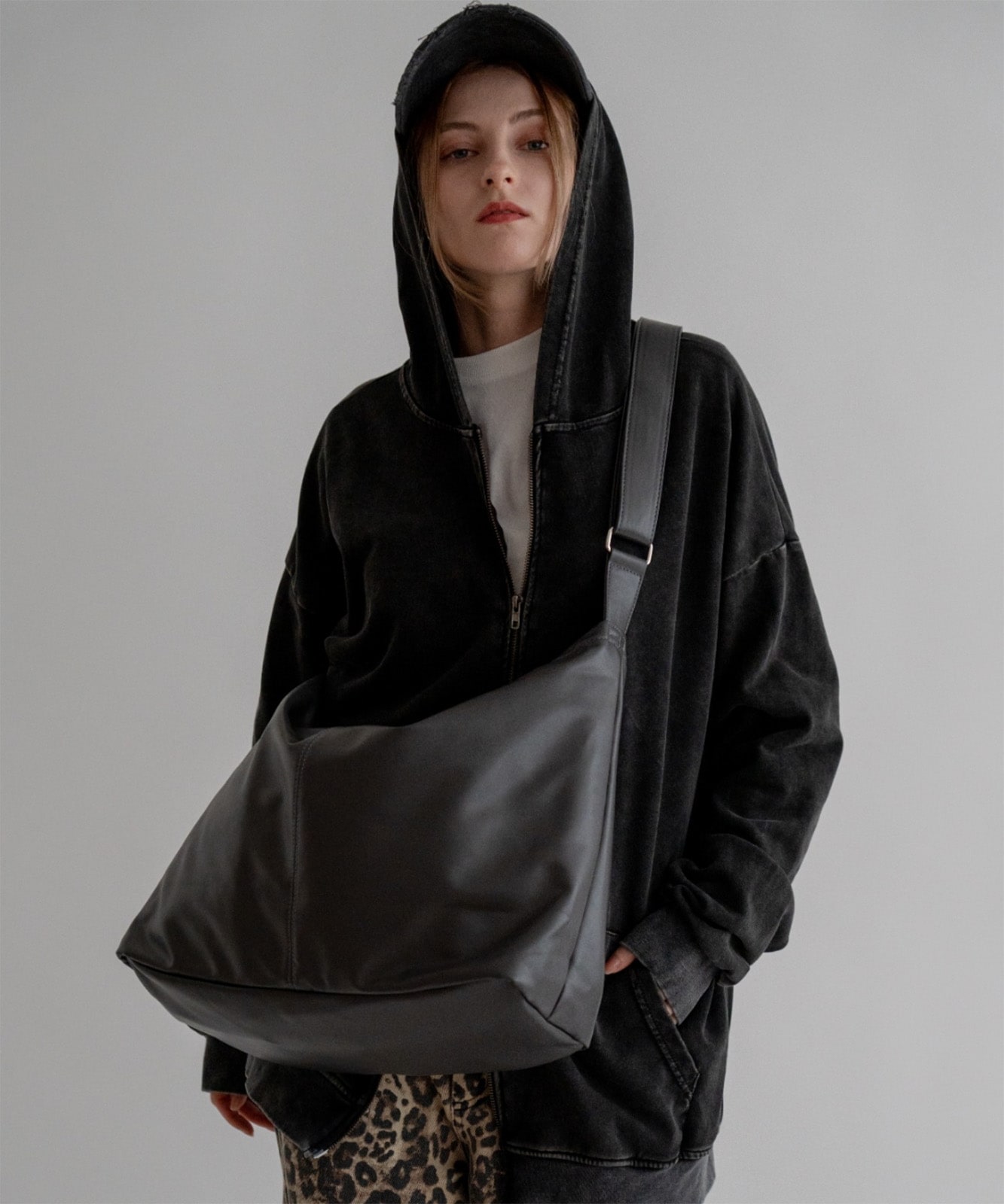 DEVICE 】 ルーズ マンメイドレザー ショルダーバッグ メンズ