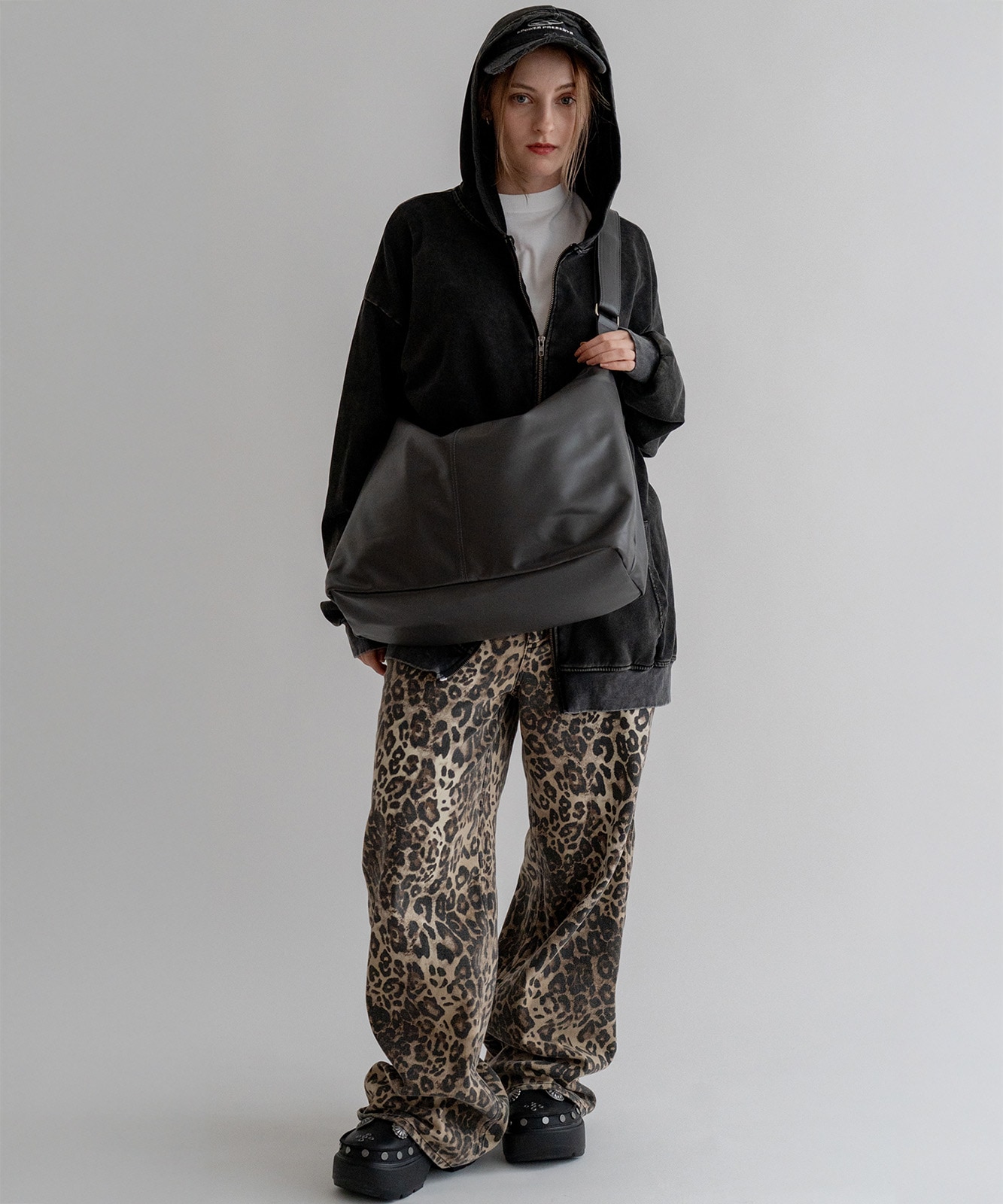 【 DEVICE 】 ルーズ マンメイドレザー ショルダーバッグ メンズ レディース ユニセックス 韓国風 Y2K 学生 おしゃれ DSG24036