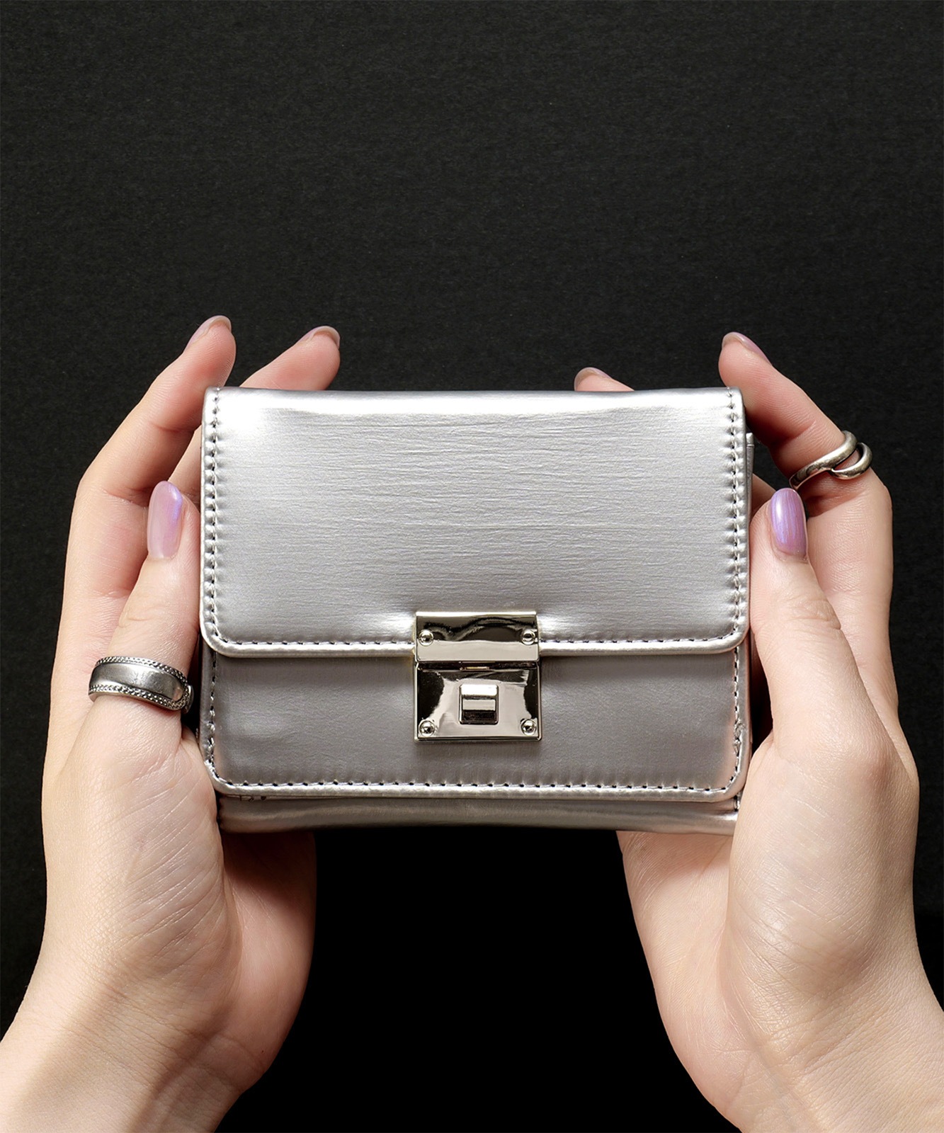 Rename グロッシー 3つ折り財布